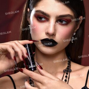 رژلب سیاه شیگلم از کالکشن Crimson Butterfly مدل Onyx Kaleidoscope