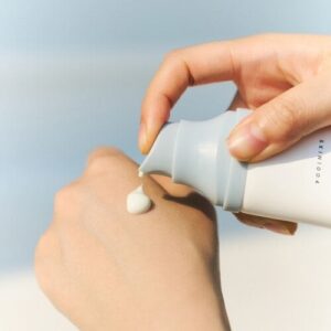 ضد آفتاب کرمی سنتلا 50 گرمی Hyalu 6 Madagascar Centella Hyalu Cica Water Fit Sun Serum SPF50 PA 50ml 3 ضد آفتاب کرمی سنتلا 50 گرمی Hyalu